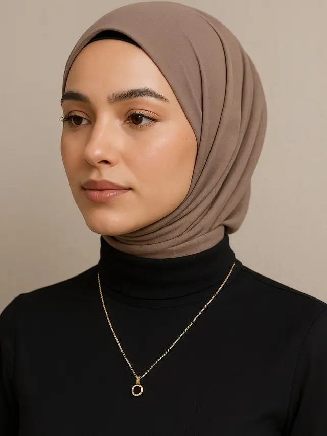 Model Kalung Emas untuk Wanita Berhijab