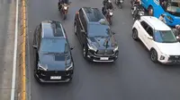 Presiden Jokowi pulang ke Istana Bogor dengan menaiki mobil Toyota Innova Zenix usai bertemu Paus Fransiskus di Istana Kepresidenan, Jakarta. Padahal Jokowi biasanya menggunakan mobil kepresidenan Mercedes bewarna hitam. (Foto: Istimewa)