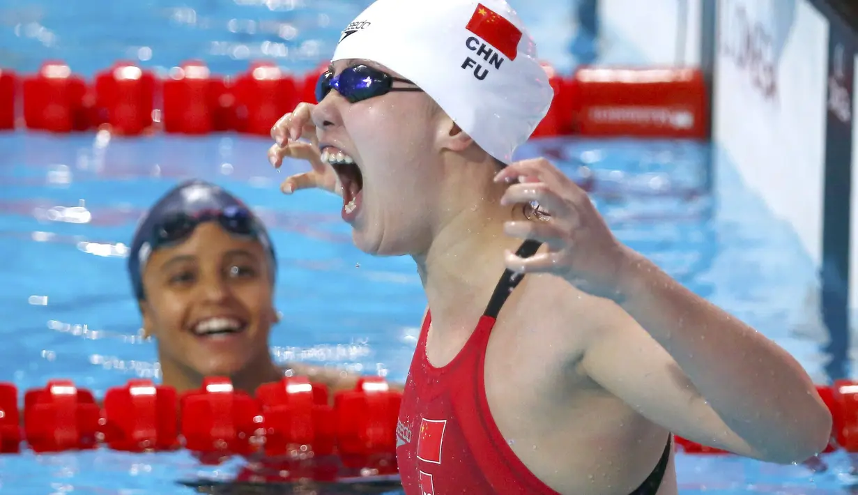 Ekspresi perenang Tiongkok, Fu Yuanhui, setelah memenangi nomor 50m gaya punggng putri Kejuaraan Dunia Akuatik 2015 di Kazan, Rusia. (6/8/2015). (Reuters/Michael Dalder)