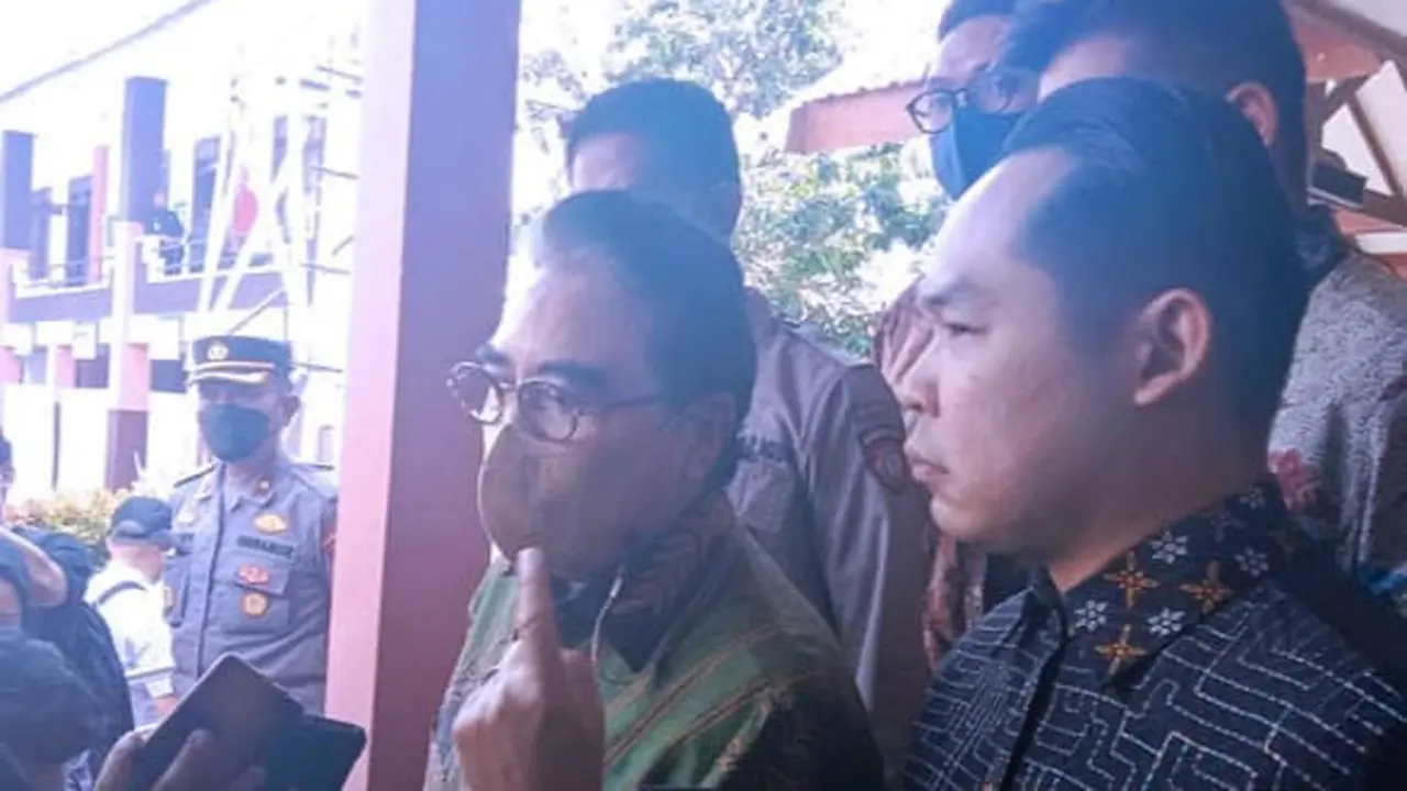 Kuasa hukum terdakwa JEP, Hotma Sitompoel usai sidang di PN Malang. (Dian Kurniawan/Liputan6.com).