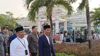 Presiden Joko Widodo (Jokowi)&nbsp;tiba di acara Apel Hari Santri 2023 yang digelar di Tugu Pahlawan, Surabaya, Jawa Timur, Minggu (22/10/2023). (Merdeka.com/Alma Fikhasari)