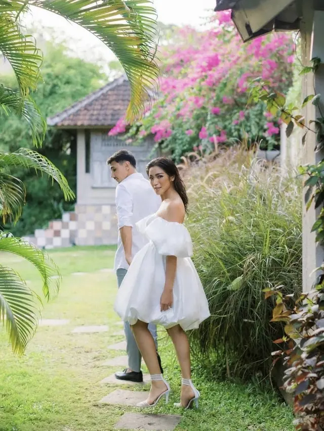 Adu Gaya Publik Figur Kenakan Heels. Dok. Regis Bridal Shoes