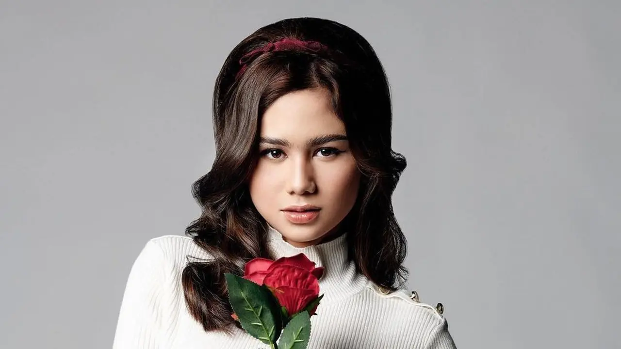 6 Gaya Pemotretan Tissa Biani dan Dul Jaelani saat Valentine, Tampil Menawan