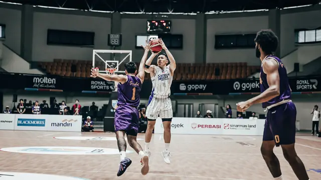 Pemain Satria Muda Abraham Damar Grahita saat melawan Hawks di IBL 2026