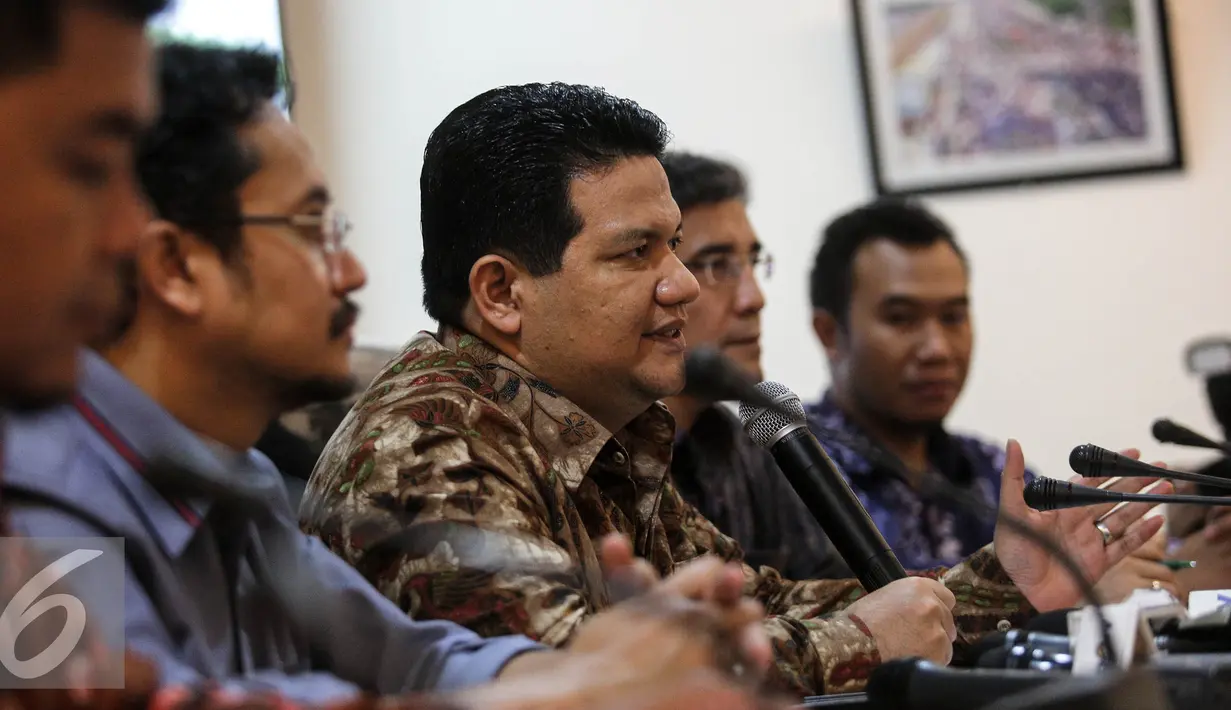Ketua KPU, Husni Kamil memberikan keterangan pers di Gedung KPU, Jakarta, Selasa (11/8/2015). KPU menutup pendaftaran kembali calon bupati & wakil bupati di 7 Kabupaten yang sebelumnya hanya mempunyai satu pasangan calon. (Liputan6.com/Faizal Fanani)