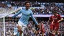 Gelandang Manchester City, Leroy Sane, merayakan gol yang dicetaknya ke gawang Liverpool pada laga Premier League di Stadion Ettihad, Manchester, Sabtu (9/9/2017). City menang 5-0 atas Liverpool. (AFP/Oli Scarff)