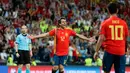 Penyerang Spanyol Mikel Oyarzabal melakukan selebrasi usai mencetak gol ke gawang Swedia dalam laga kualifikasi Grup F Piala Eropa 2020 di Stadion Santiago Bernabeu, Madrid, Senin (10/6/2019). Spanyol membantai Swedia 3-0. (AP Photo/Manu Fernandez)
