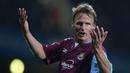 Teddy Sheringham. Striker berusia 55 tahun yang pensiun di Colchester Utd Juli 2008 ini menjadi pemain tertua yang mencetak gol di Liga Inggris. Pada (26/12/2006) di pekan ke-20 ia mencetak 1 gol West Ham dalam kekalahan 1-2 dari Portsmouth di usia 40 tahun, 8 bulan dan 24 hari. (AFP/Carl De Souza)