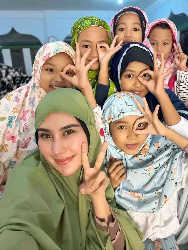 Wajah Glowing Syahnaz Sadiqah Jadi Ibu Bupati Bandung Barat. [@Syahnazs]