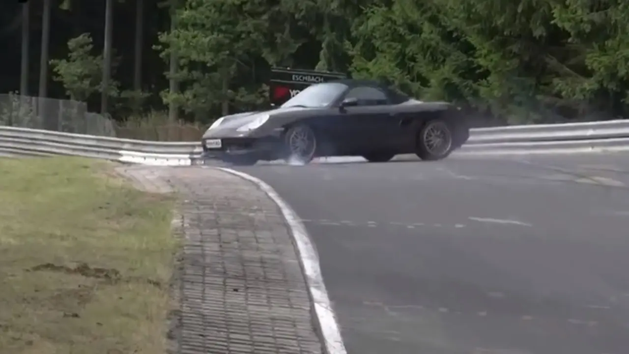 Rem Bermasalah, Porsche Boxster 968 Melintir Saat Uji Coba
