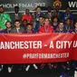 Manchester United (MU) mendedikasikan gelar Liga Europa 2016/2017 untuk korban ledakan bom di Manchester. (Twitter MU)