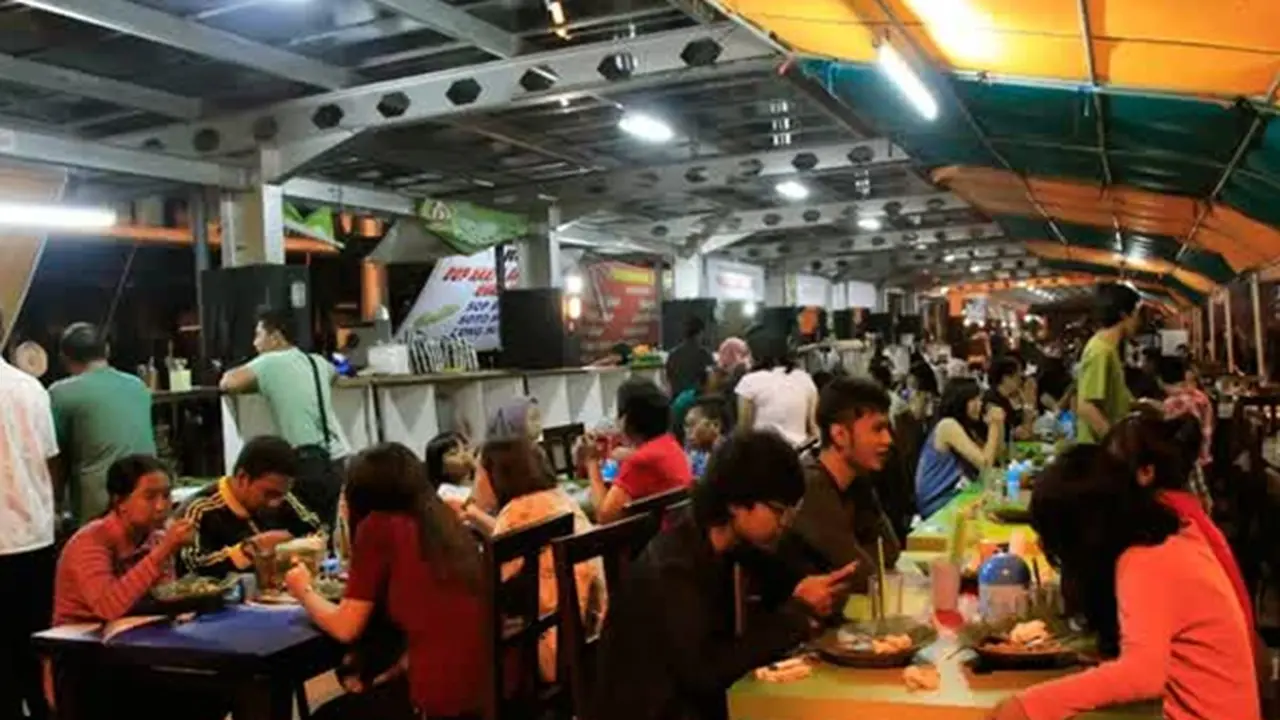 Serunya Mencicipi Jajanan Malam di Simpang Lima