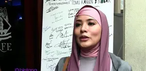 Elma Theana turut hadir di acara temu kangen artis lawas era 70 sampai 80-an. Ternyata, ia memiliki kenangan dengan Dorce Gamalama. Menurutnya, ia sudah tidak bertemu Bunda Dorce selama 15 tahun.