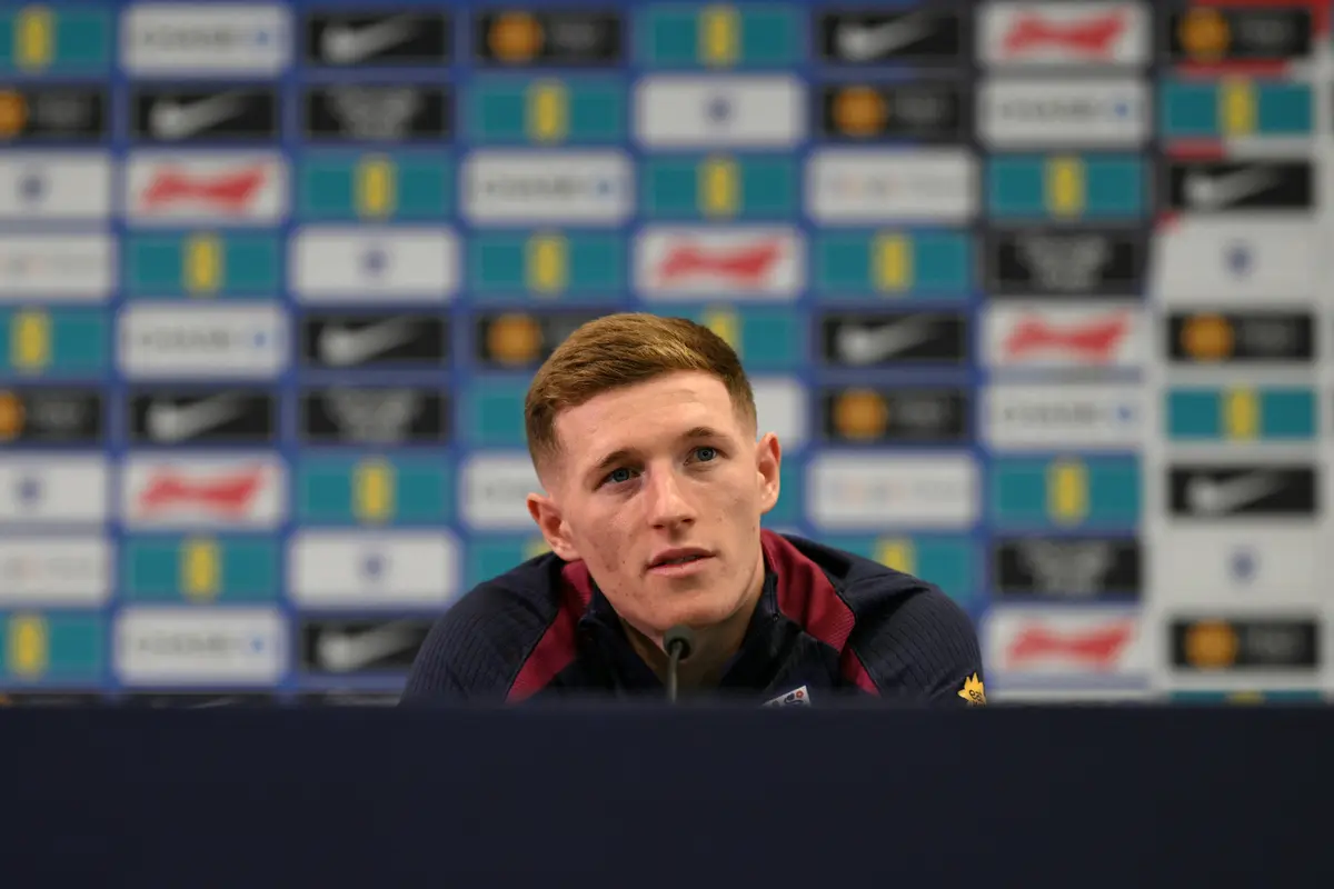 Manchester United Ikut Minati Elliot Anderson