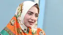 Perempuan yang juga sebagai kader salah satu partai itu bahkan dilarang oleh anaknya bergaul dengan artis. (Nurwahyunan/Bintang.com)