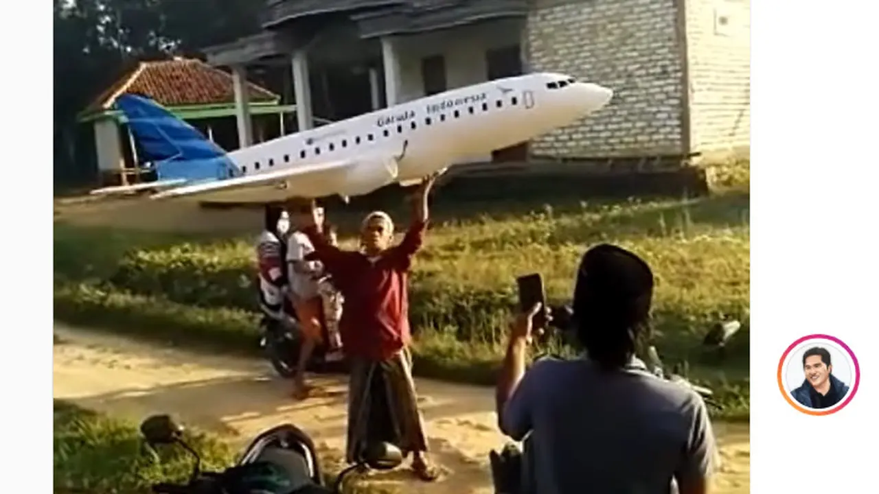 Cerita Agus Humaidi Pencipta Miniatur Pesawat Garuda Banjir Pesanan Setelah Viral