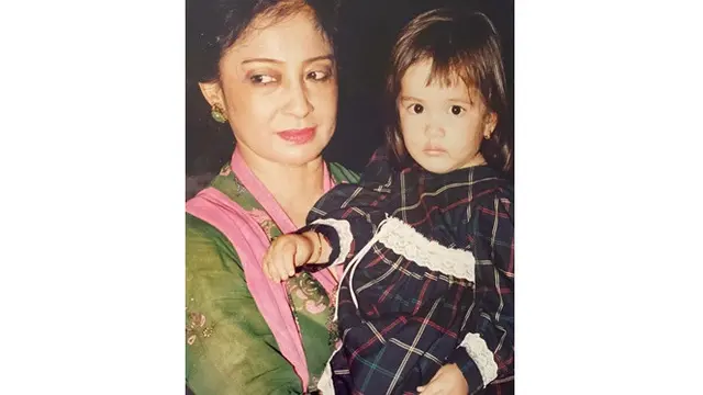 5 Foto Masa Kecil Nia Ramadhani, Disebut Mirip dengan Mikhayla