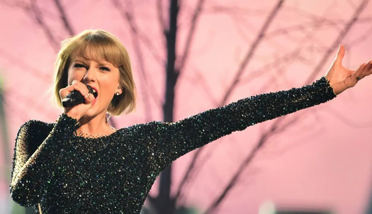 Kasus pelecehan seksual yang dialami Taylor ternyata sudah menarik nama David Mueller. Pria ini merupakan seorang DJ radio lokal yang dianggap sebagai pelakunya, di mana ia menyentuh bokong Taylor. (AFP/Robyn Beck)