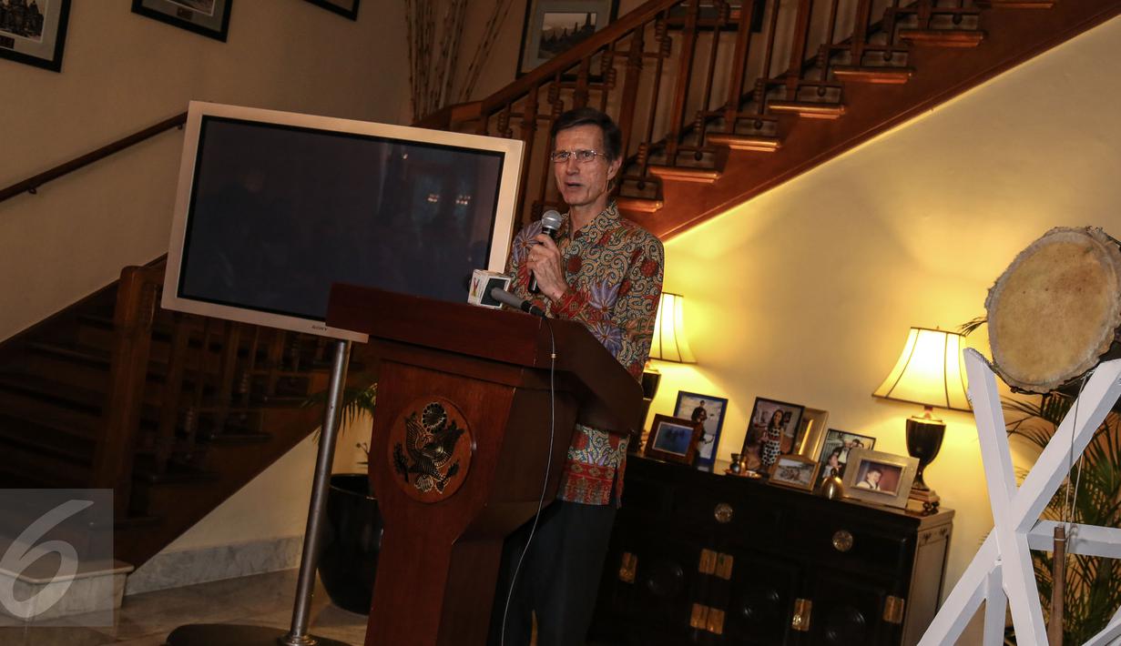Dubes AS untuk Indonesia Robert O Blake memberikan sambutan dikediamannya, Jakarta, Rabu (24/6/2015). Blake berharap silaturahmi pemerintah AS dan Tokoh Islam bisa terjalin dengan baik. (Liputan6.com/Faizal Fanani)