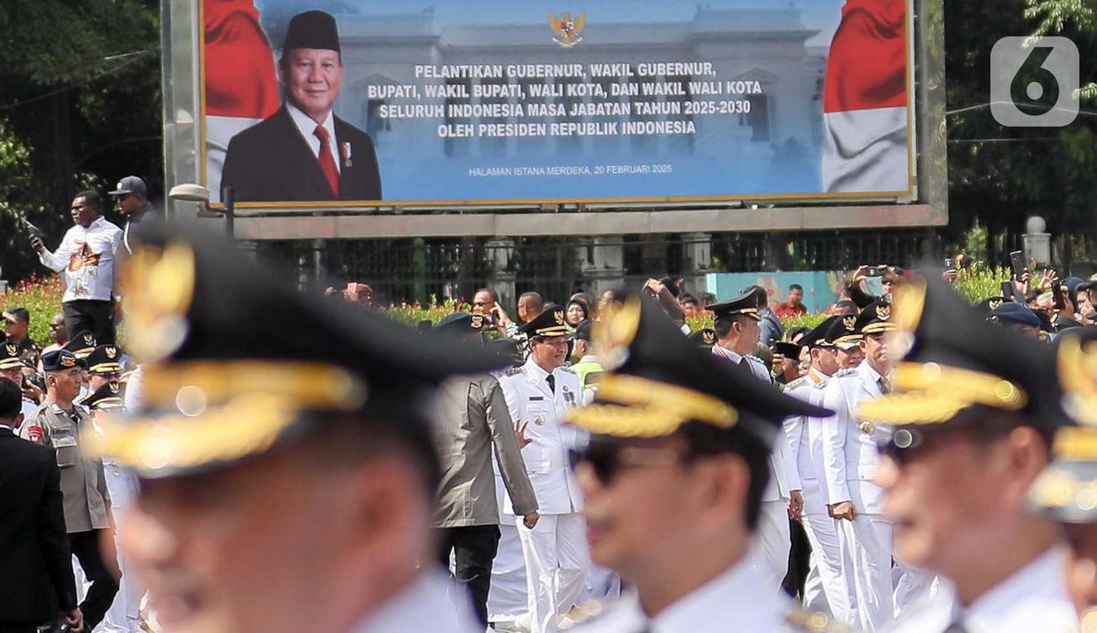 Secara resmi, Presiden Prabowo Subianto melantik 961 kepala daerah beserta para wakilnya di halaman tengah Istana Kepresidenan pada Kamis (20/2/2025). (Liputan6.com/Herman Zakharia)