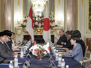 Presiden Republik Indonesia, Prabowo Subianto (kiri) dan Perdana Menteri Jepang Sanae Takaichi, saat mengadakan pertemuan di Istana Akasaka, Tokyo pada Selasa 31 Maret 2026. Presiden Republik Indonesia, Prabowo Subianto, mengadakan pertemuan bilateral dengan Perdana Menteri Jepang, Sanae Takaichi. (STR/JAPAN POOL/JIJI PRESS/AFP)