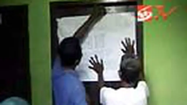Warga Segel Paksa Tempat Karaoke