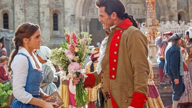 [Bintang] Luke Evans Goda Emma Watson di Beauty and the Beast