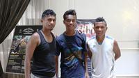 Pemain asal Tulehu di Semen Padang, di antaranya Ricky Ohorella, M. Alwi, dan Hendra Bayauw, punya kontribusi positif di klub Kabau Sirah. (Bola.com/Nicklas Hanoatubun)
