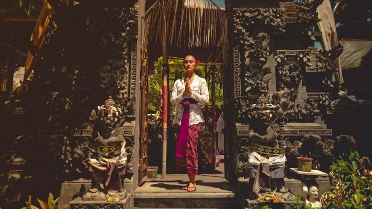 Potret Agnez Mo saat Liburan Tahun Baru di Balik, Cantik Eksotis
