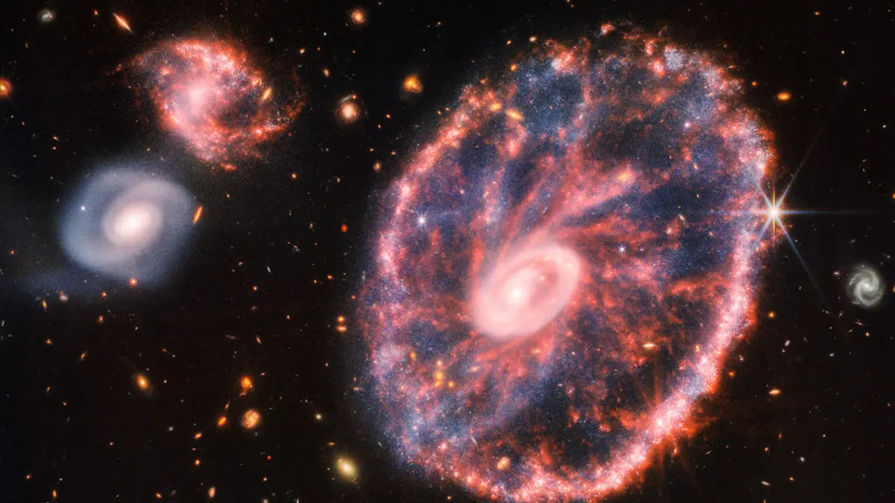 NASA dan ESA merilis foto Galaksi Cartwheel yang diabadikan teleskop James Webb. (Dok. NASA)