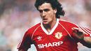 1. Mark Hughes - Menimba ilmu di akademi sepak bola Manchester United, Mark Hughes memutuskan hengkang ke Barcelona pada 1986. Gagal di La Blaugrana dirinya kembali ke MU dan berhasil meraih 11 gelar. (www.dailystar.co.uk)