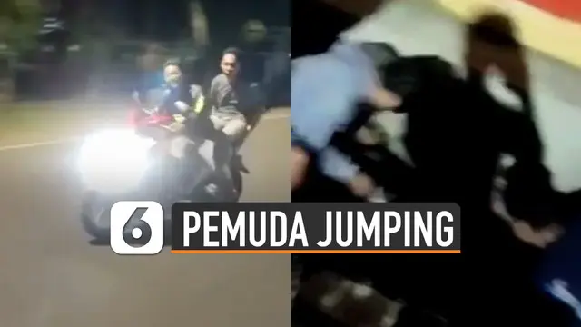 Beredar video dua orang pemuda sedang jumping motor di tengah jalan akhirnya nyemplung got.