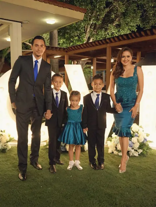 Orang tua Darius melamar Donna pada 28 November 2006. Dari situ kemudian diputuskan tanggal pernikahan 30 Desember 2006. Sebelum nikah, seorang teman berpesan kepada Darius agar tidak main-main menjalin hubungan dengan Donna. (dok. Pribadi)