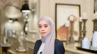 6 Ide Outfit Ngantor Nyaman untuk Hijaber, Tampil Percaya Diri dan Fashionable Tiap Hari
