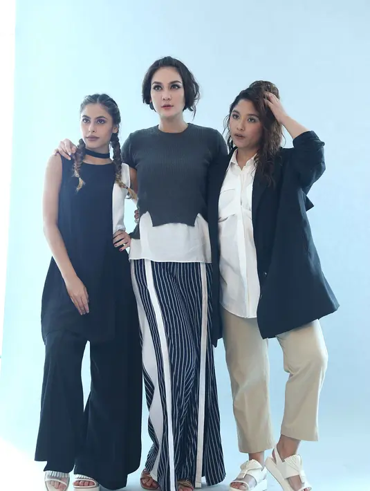 Belum lama ini, Luna Maya bekerja sama dalam bisnisnya dengan menggandeng anak aktor senior Jeremy Thomas, Valerie Thomas dan Nadine Woworuntu, putri dari penyanyi Ruth Sahanaya. (Nurwahyunan/Bintang.com)
