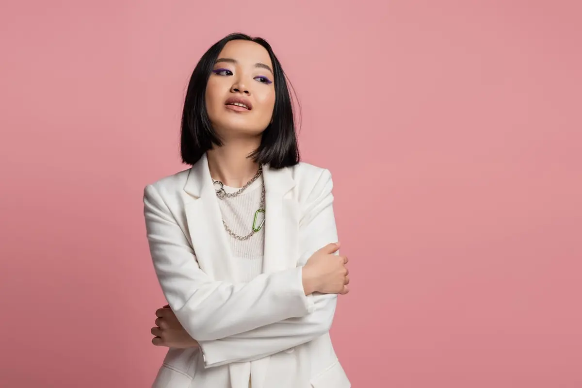 5 Jenis Pakaian yang Cocok Dipadukan dengan Blazer, Ciptakan Gaya ke Kantor yang Makin Standout