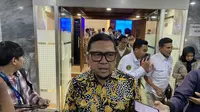 Wakil Ketua Umum (Waketum) Golkar Ahmad Doli Kurnia saat ditemui wartawan di Kompleks Parlemen Senayan, Senin (18/3/2024). (Liputan6.com/Delvira Hutabarat)