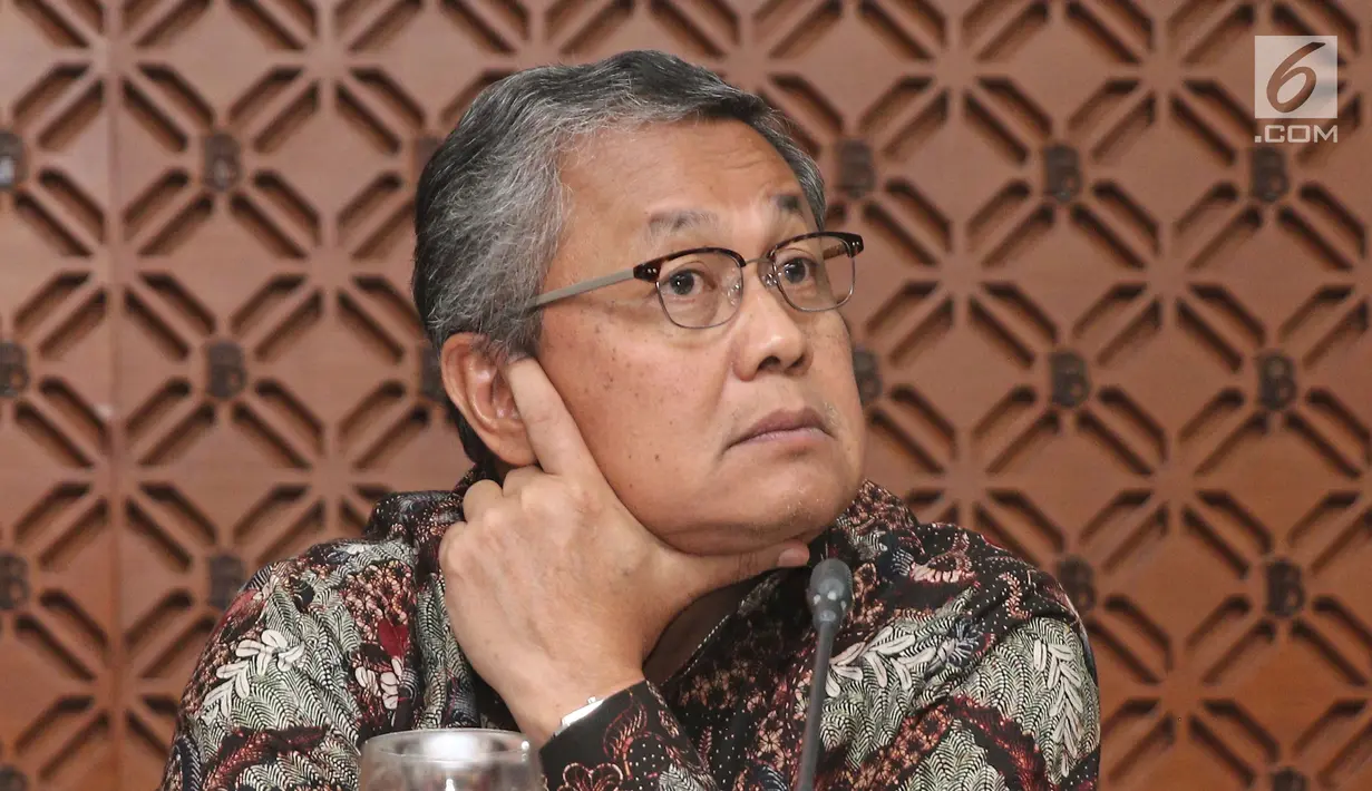 Gubernur Bank Indonesia (BI), Perry Warjiyo saat jumpa pers di Gedung BI, Jakarta, Jumat (29/06). Pada Rapat Dewan Gubernur BI suku bunga Deposit Facility (DF) juga naik 50 bps menjadi 4,50%,  (Liputan6.com/Herman Zakharia)