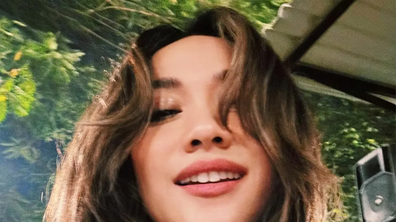 Bunga Citra Lestari dengan rambut panjang terurai (Instagram/itsmebcl)