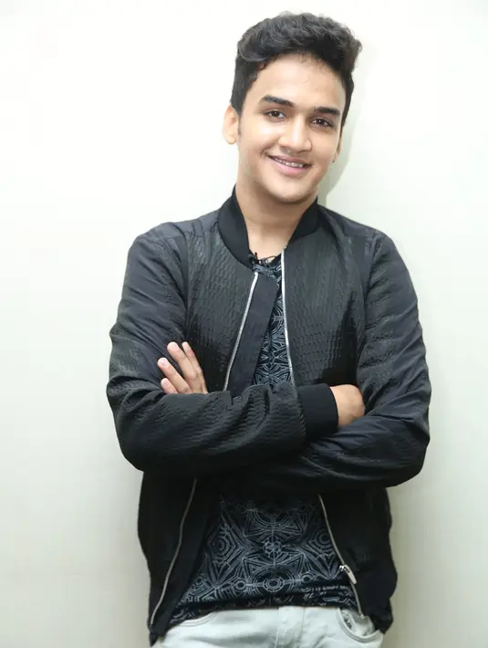 "Ayu Ting-Ting menawari aku cilok. Terasa pedas dan enak," kata Faisal Khan di studio ANTV Epicentrum, kawasan Kuningan, Jakarta Selatan, Selasa (30/5) malam. (Bambang E. Ros/Bintang.com)