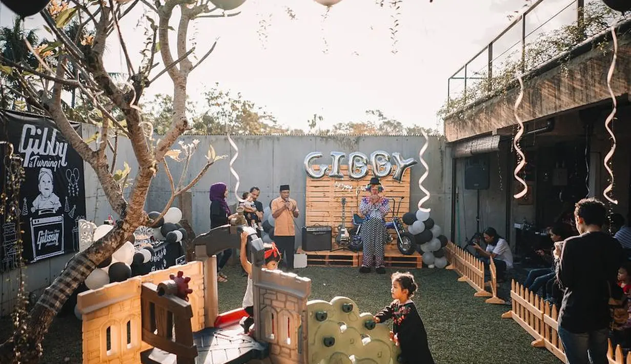 Rumah Cella Kotak (Instagram/cellanadalam)