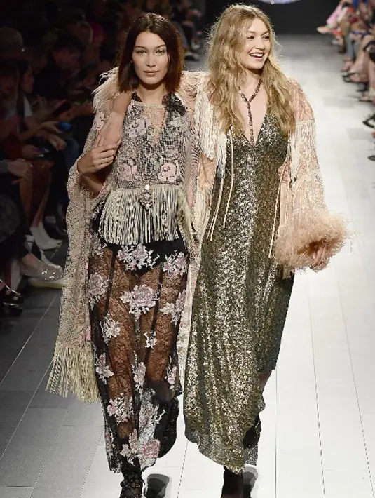 “Jika ada pekerjaan untuk aku atau dia (Gigi Hadid), kami pun sama-sama bahagia. Di luar sana banyak pekerjaan untuk kami dan tidak perlu ada persaingan,” ujar Bella Hadid. (AFP/Frazer Harisson)