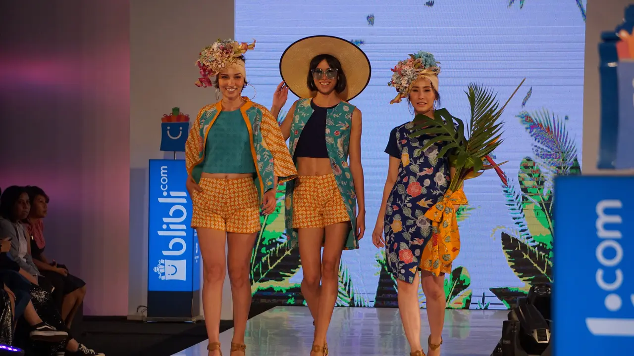 [Bintang] Untuk Pertama Kalinya, Denny Wirawan Persembahkan Koleksi Ready-to-Wear Kolaborasi dengan E-Commerce Ini