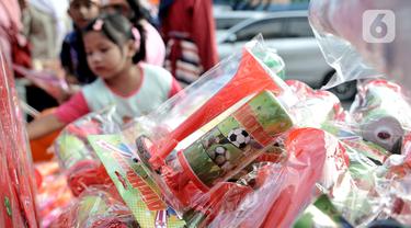 Jelang Tahun Baru, Penjualan Terompet Plastik Marak