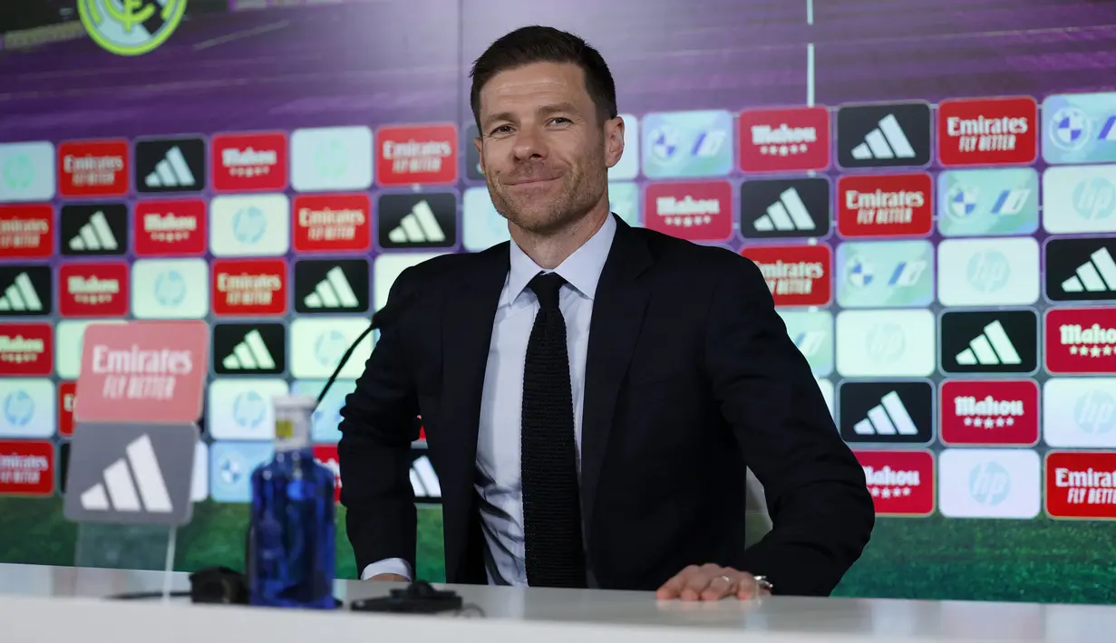 Xabi Alonso saat konferensi pers perkenalan pelatih baru Real Madrid yang berlangsung di Real Madrid Sports City, Valdebebas, Spanyol, Senin (26/05/2025) waktu setempat. (AFP/Thomas Coex)