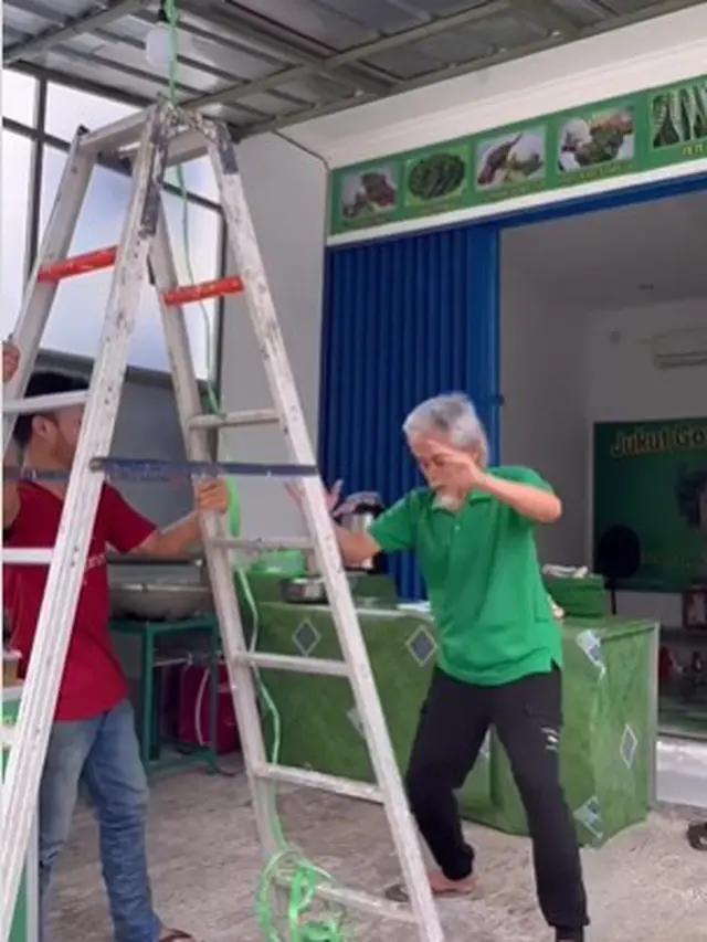 Potret Epy Kusnandar yang Selalu Ceria Bersama Karyawan (Instagram/@epy_kusnandar_official)