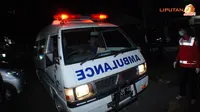 Ambulance yang mengangkut jenazah korban untuk dibawa pulang