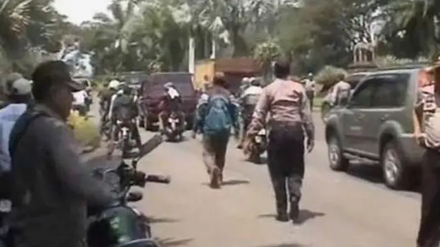 Tuntut Sentul City Ganti Rugi, Warga Ricuh Dengan Polisi