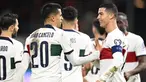 Setelah dipastikan lolos ke Putaran Final Euro 2024, Timnas Portugal melakukan beberapa perubahan susunan pemain saat meladeni tuan rumah Liechtenstein pada laga lanjutan Grup J Kualifikasi Euro 2024 di Rheinpark Stadium, Vaduz, Jumat (17/11/2023) dini hari WIB. Hasilnya, Cristiano Ronaldo dkk masih terlalu perkasa dan menyudahi laga dengan keunggulan 2-0. Kedua gol tim asuhan Roberto Martinez masing-masing dicetak oleh Cristiano Ronaldo pada menit ke-47 dan Joao Cancelo sepuluh menit kemudian. Bagi CR-7, tambahan satu gol membuatnya telah mengoleksi total 128 gol bagi Timnas Portugal sepanjang kariernya. (AFP/Sebastien Bozon)