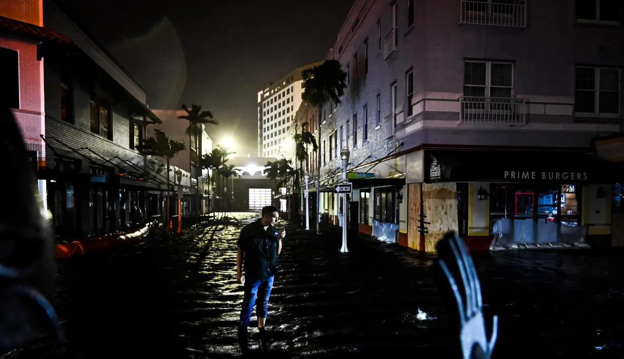 Badai Milton mendarat di Florida pada 9 Oktober 2024 sebagai badai Kategori 3 yang “sangat berbahaya”. (CHANDAN KHANNA/AFP)